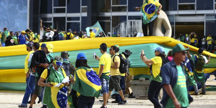 stf-torna-reus-mais-200-investigados-por-atos-golpistas