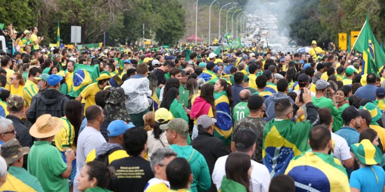 mendonca-vota-contra-tornar-reus-presos-em-frente-ao-qg-do-exercito