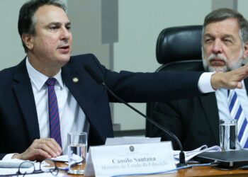 ministro-apresenta-ao-senado-calendario-para-revisao-do-ensino-medio