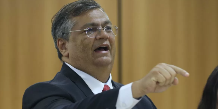 Flávio Dino diz que STF e governo vão regular internet na MARRA