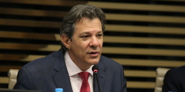 Haddad diz que ficou ‘bastante preocupado’ com decisão do Copom