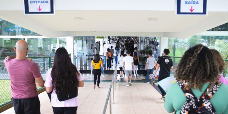 reajustes-das-mensalidades-deixam-estudantes-sem-opcao