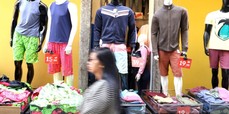 comercio-encerra-semestre-com-pior-nivel-de-confianca-em-2-anos