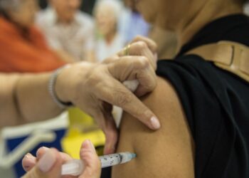 baixa-vacinacao-de-idosos-acende-alerta-para-casos-de-gripe