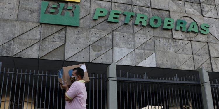 certificacao-garante-que-petrobras-so-usa-energia-renovavel