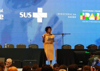ministra-recebe-manifestacoes-de-apoio-ao-abrir-conferencia-de-saude 