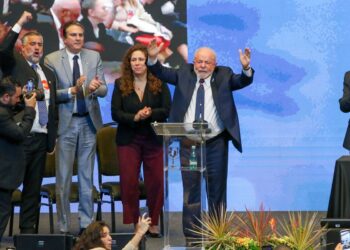 lula-enaltece-profissionais-da-saude-no-combate-a-covid-19