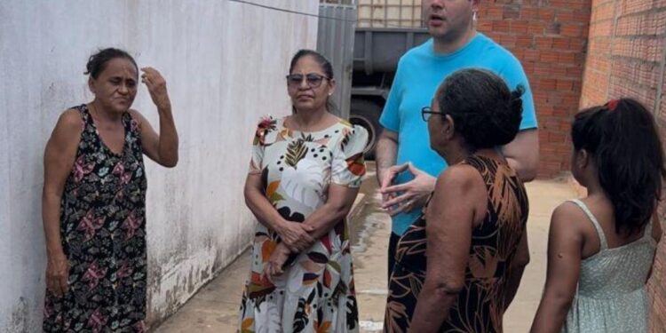 Dr Adriano Brandes leva socorro aos moradores do Nova Barra 1 e 2