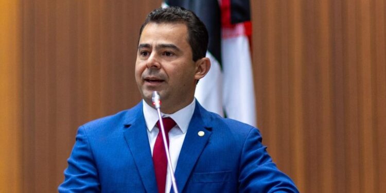 Deputado Eric Costa Cobra Cumprimento de Lei sobre Fogos de Artifício em Período Eleitoral