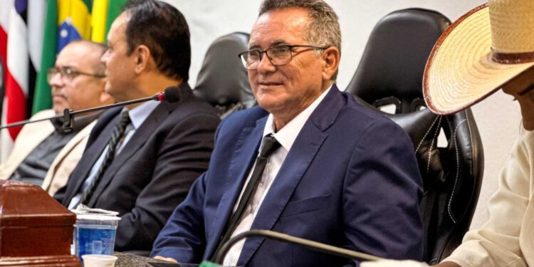 Presidente Eteldo Sampaio conduz Sessão Solene e marca o início dos trabalhos legislativos de 2025