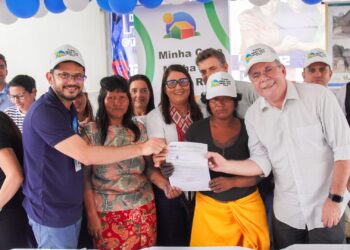 Hildo Rocha celebra assinatura de contratos do Minha Casa, Minha Vida Rural em Fernando Falcão e Barra do Corda