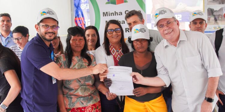 Hildo Rocha celebra assinatura de contratos do Minha Casa, Minha Vida Rural em Fernando Falcão e Barra do Corda